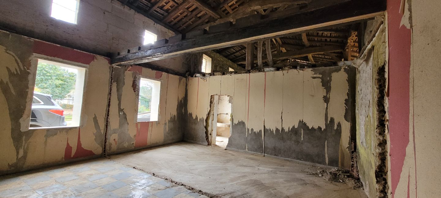 33230 LAGORCE-MAISON 225M² EN PIERRES A RENOVER ET 1600M² JARDIN