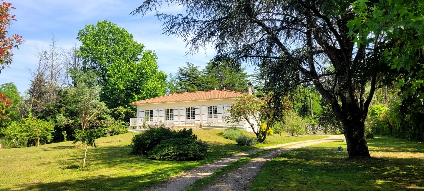 33910 ST DENIS DE PILE - MAISON 116M² 3 CHAMBRES 6800M² JARDIN