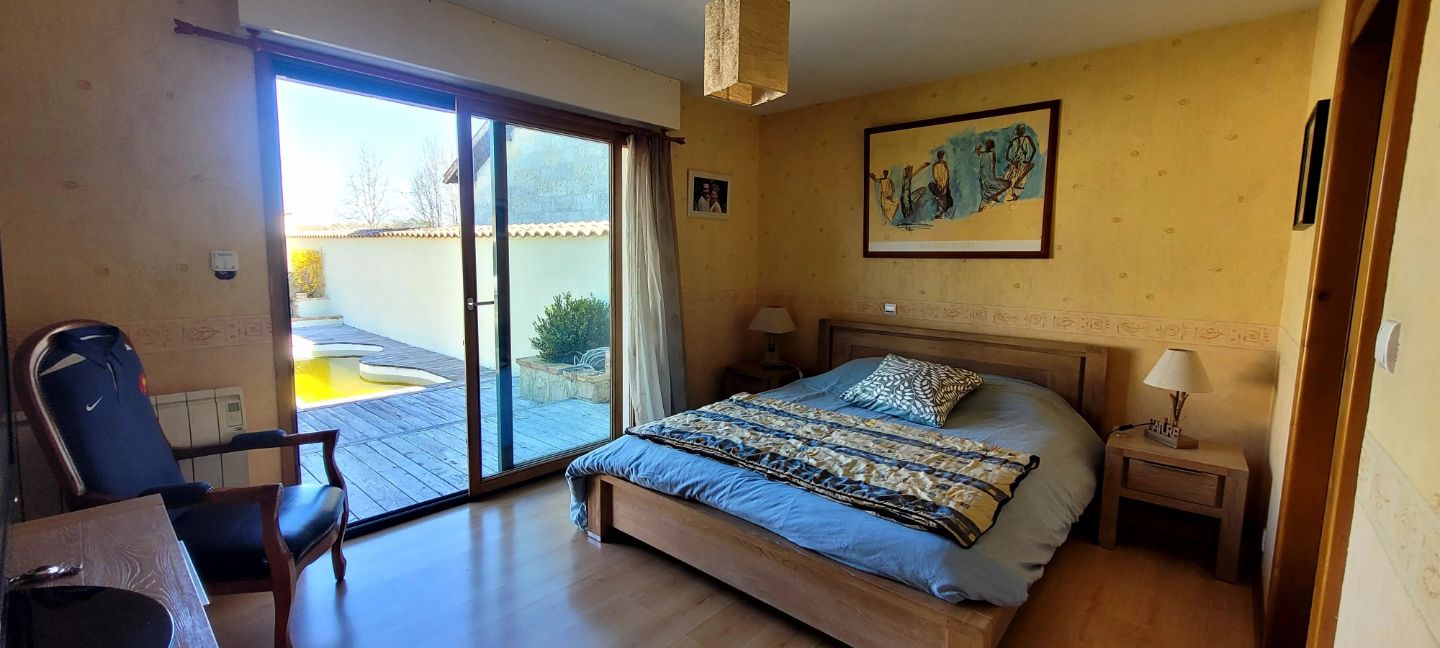 33910 BONZAC-MAISON EN PIERRES 270M² HABITABLES 5 CHAMBRES 5600M