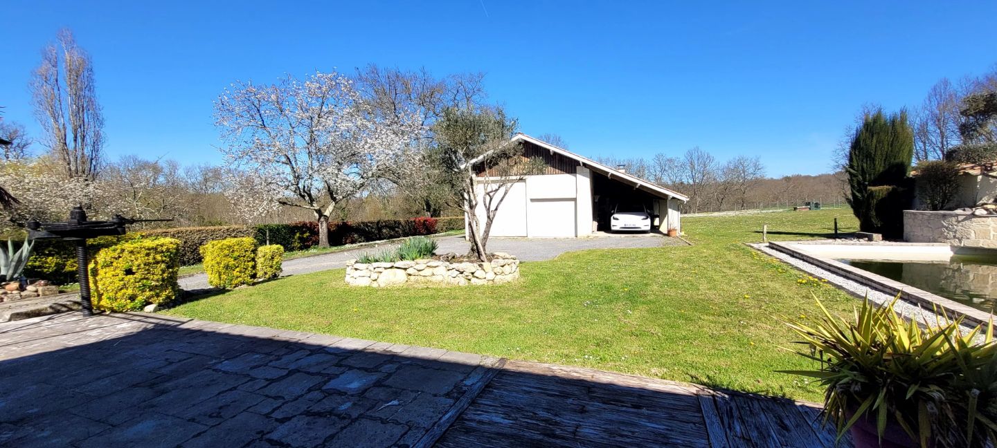 33910 BONZAC-MAISON EN PIERRES 270M² HABITABLES 5 CHAMBRES 5600M