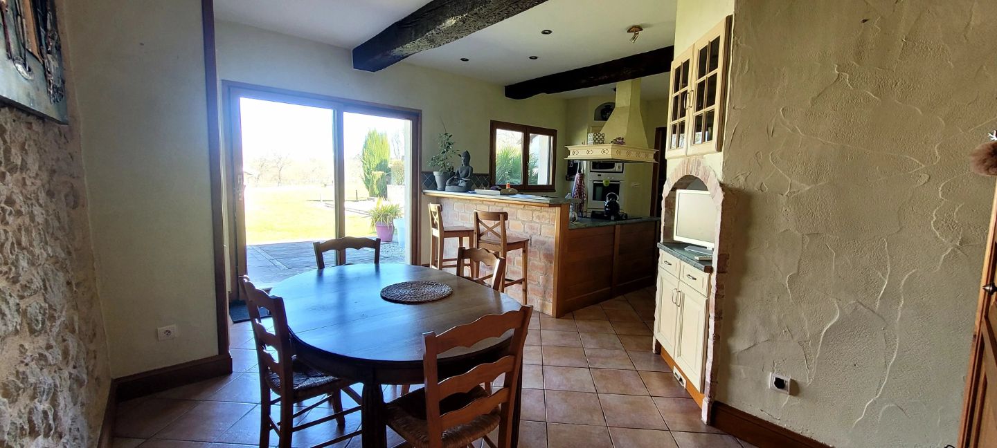33910 BONZAC-MAISON EN PIERRES 270M² HABITABLES 5 CHAMBRES 5600M