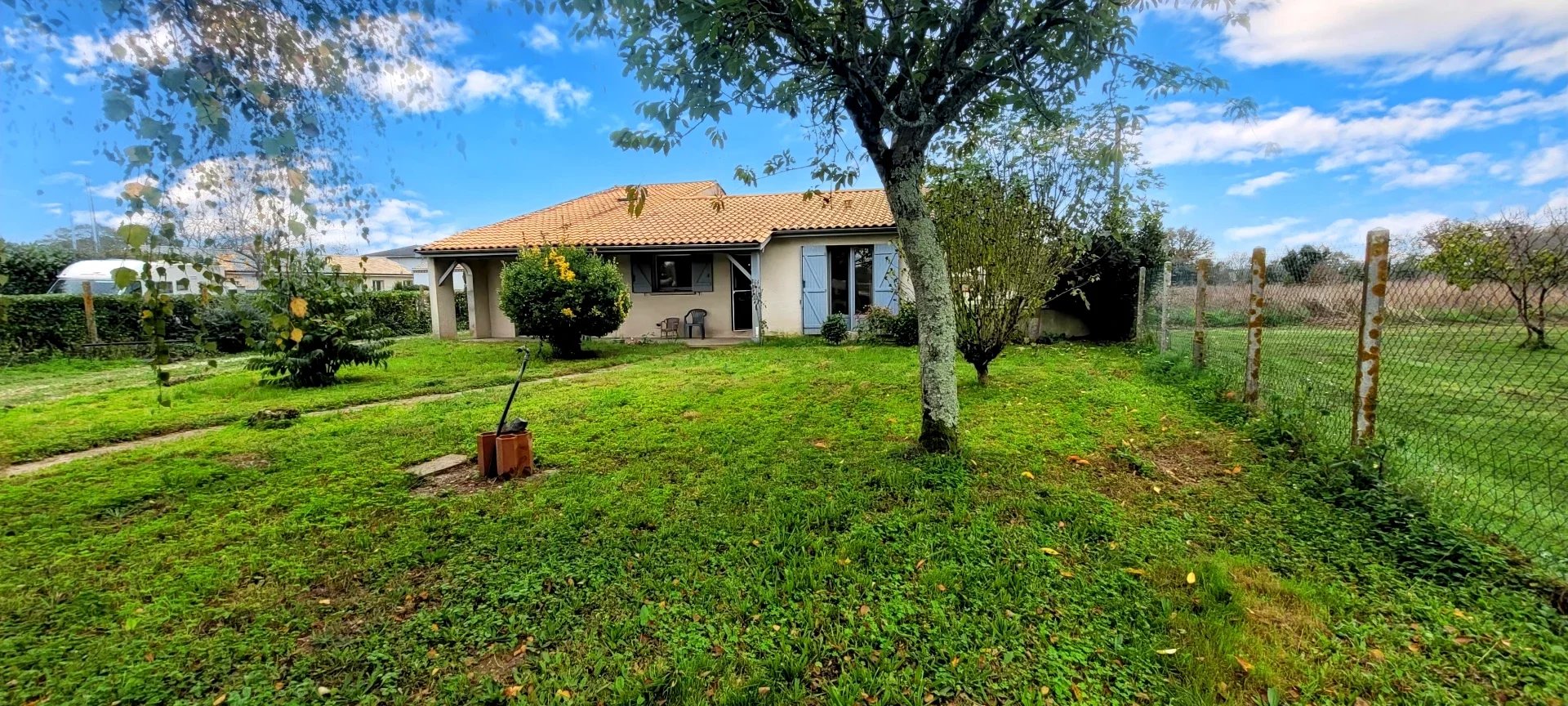 33230 COUTRAS-MAISON 134 M² - 3/4 CHAMBRES-PISCINE-1600M² JARDIN
