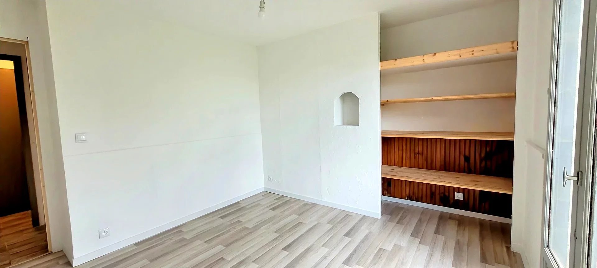 33230 COUTRAS-MAISON 134 M² - 3/4 CHAMBRES-PISCINE-1600M² JARDIN
