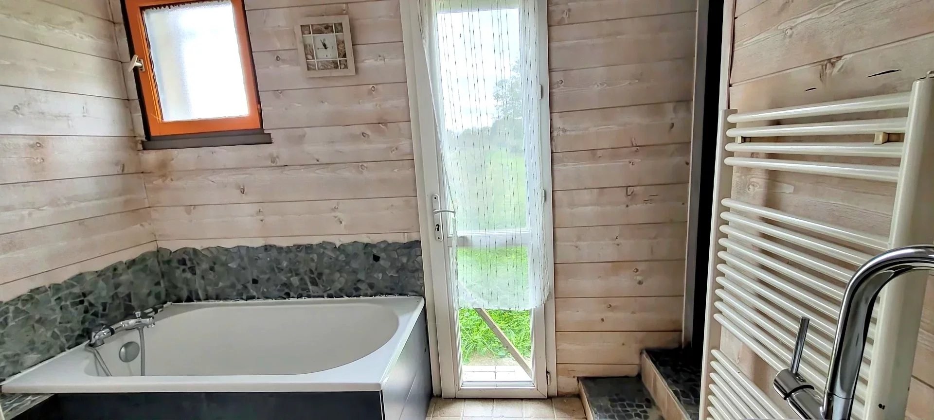 33230 COUTRAS-MAISON 134 M² - 3/4 CHAMBRES-PISCINE-1600M² JARDIN