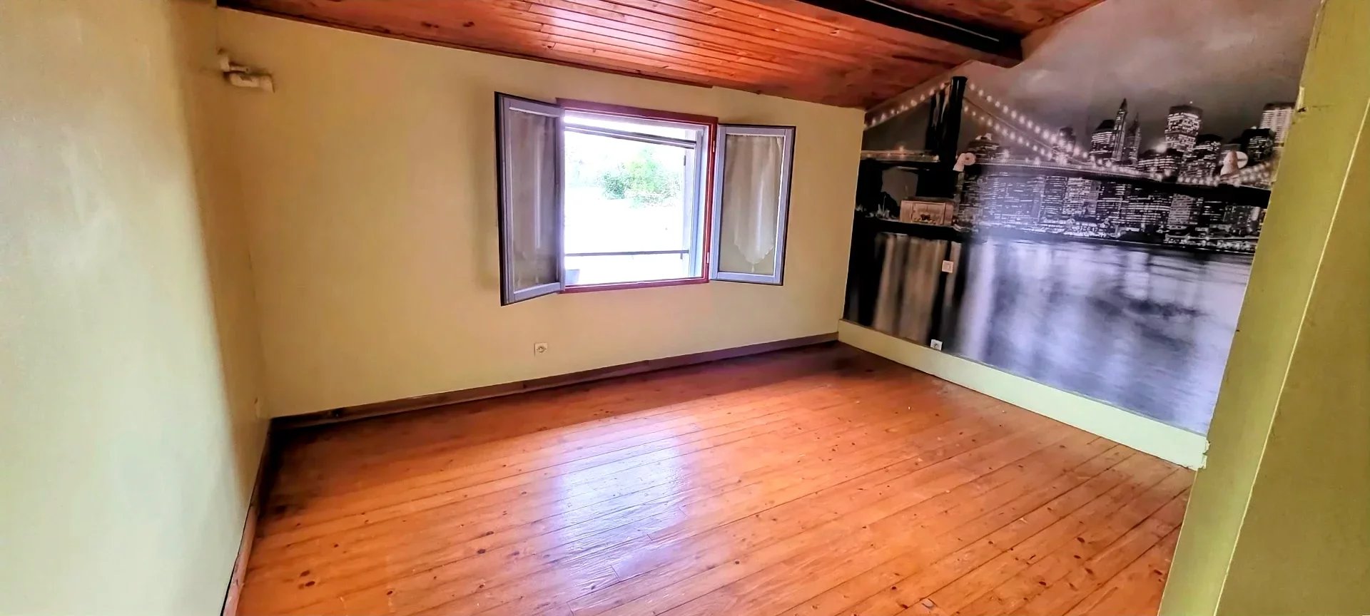 33230 COUTRAS-MAISON 134 M² - 3/4 CHAMBRES-PISCINE-1600M² JARDIN
