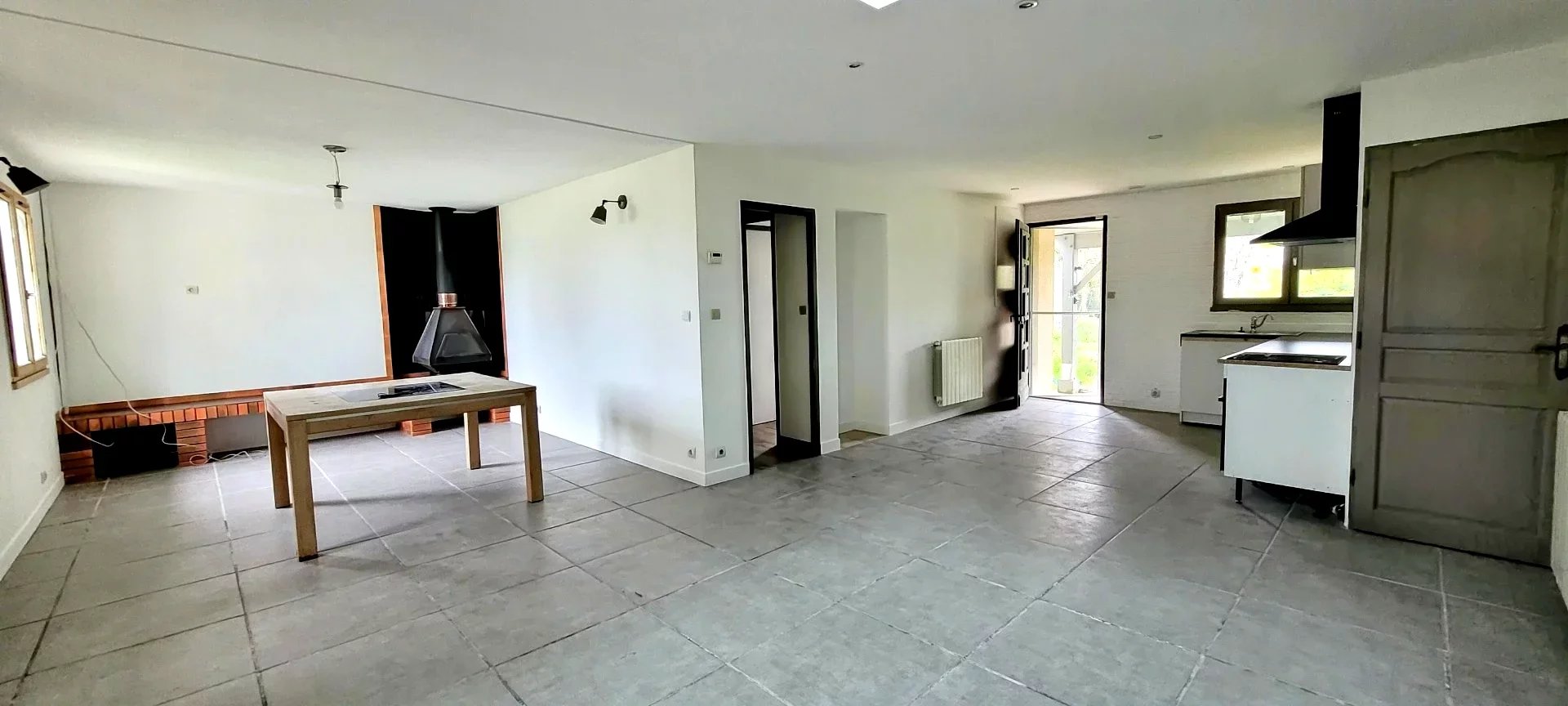 33230 COUTRAS-MAISON 134 M² - 3/4 CHAMBRES-PISCINE-1600M² JARDIN