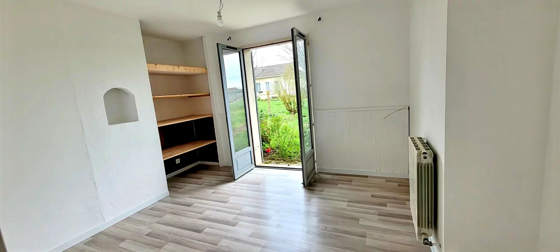 33230 COUTRAS-MAISON 134 M² - 3/4 CHAMBRES-PISCINE-1600M² JARDIN