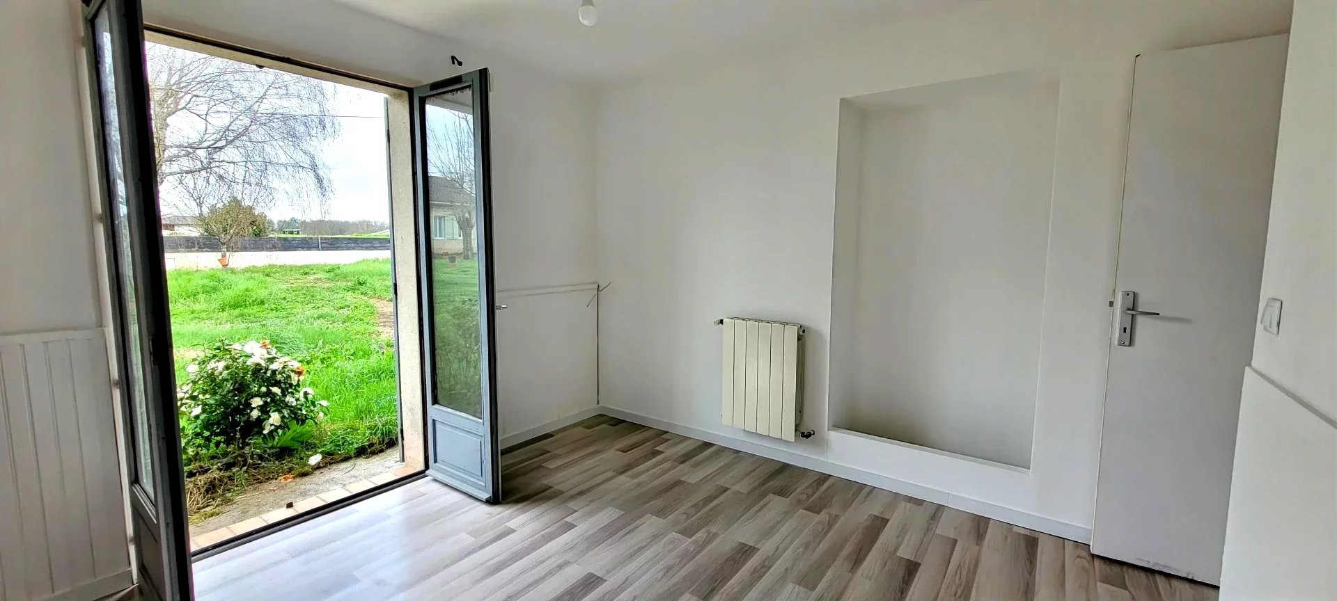 33230 COUTRAS-MAISON 134 M² - 3/4 CHAMBRES-PISCINE-1600M² JARDIN