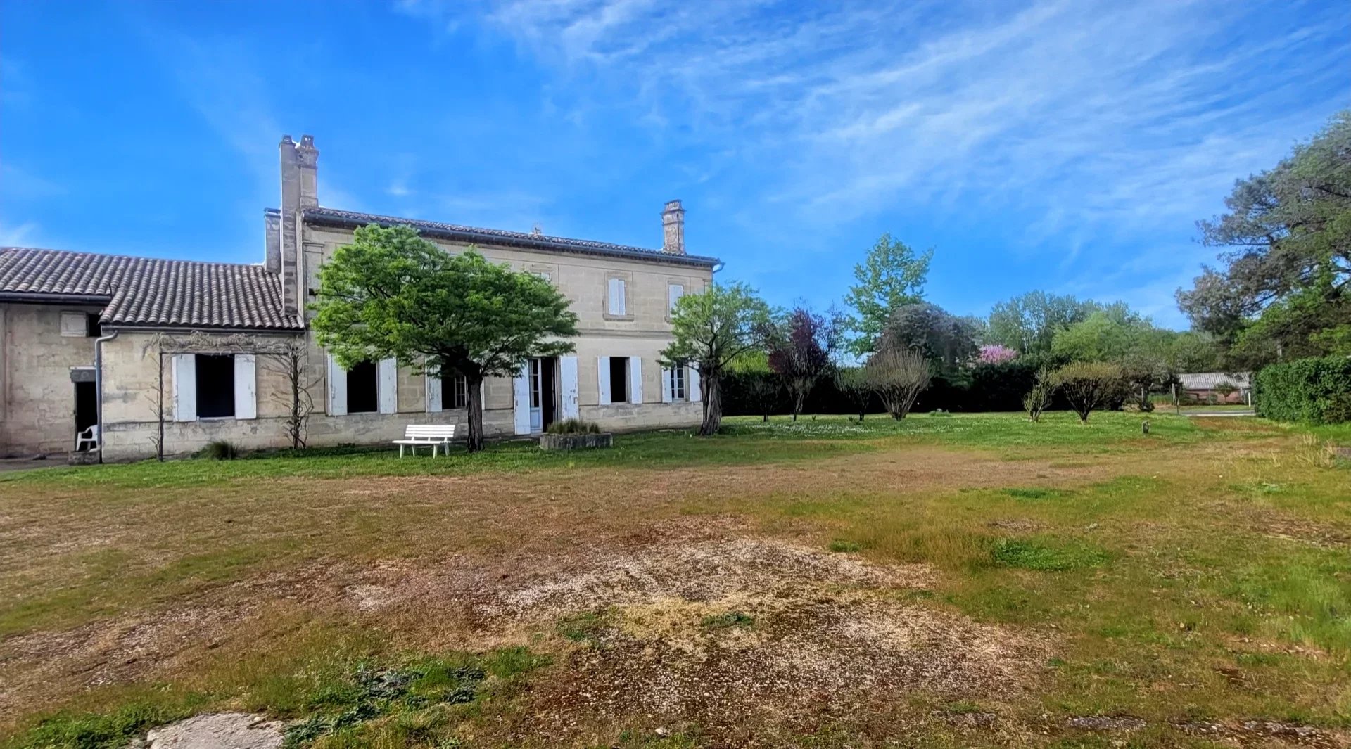 33910 ST DENIS DE PILE-MAISON GIRONDINE 140M² JARDIN 1300M²