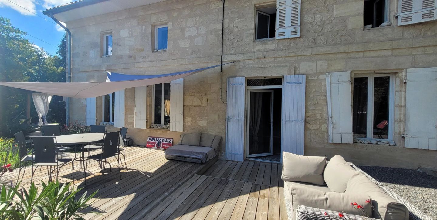 33710 TAURIAC-MAISON EN PIERRES 238M² 3 CHAMBRES 4000M² JARDIN 