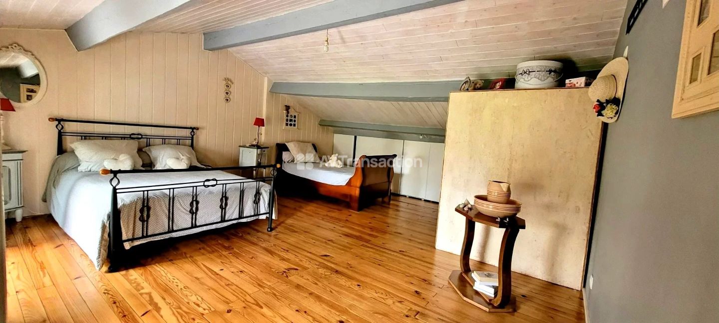 33720 GUILLOS - MAISON EN PIERRES 210M² PARC 10000M² PISCINE