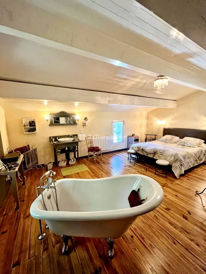33720 GUILLOS - MAISON EN PIERRES 210M² PARC 10000M² PISCINE