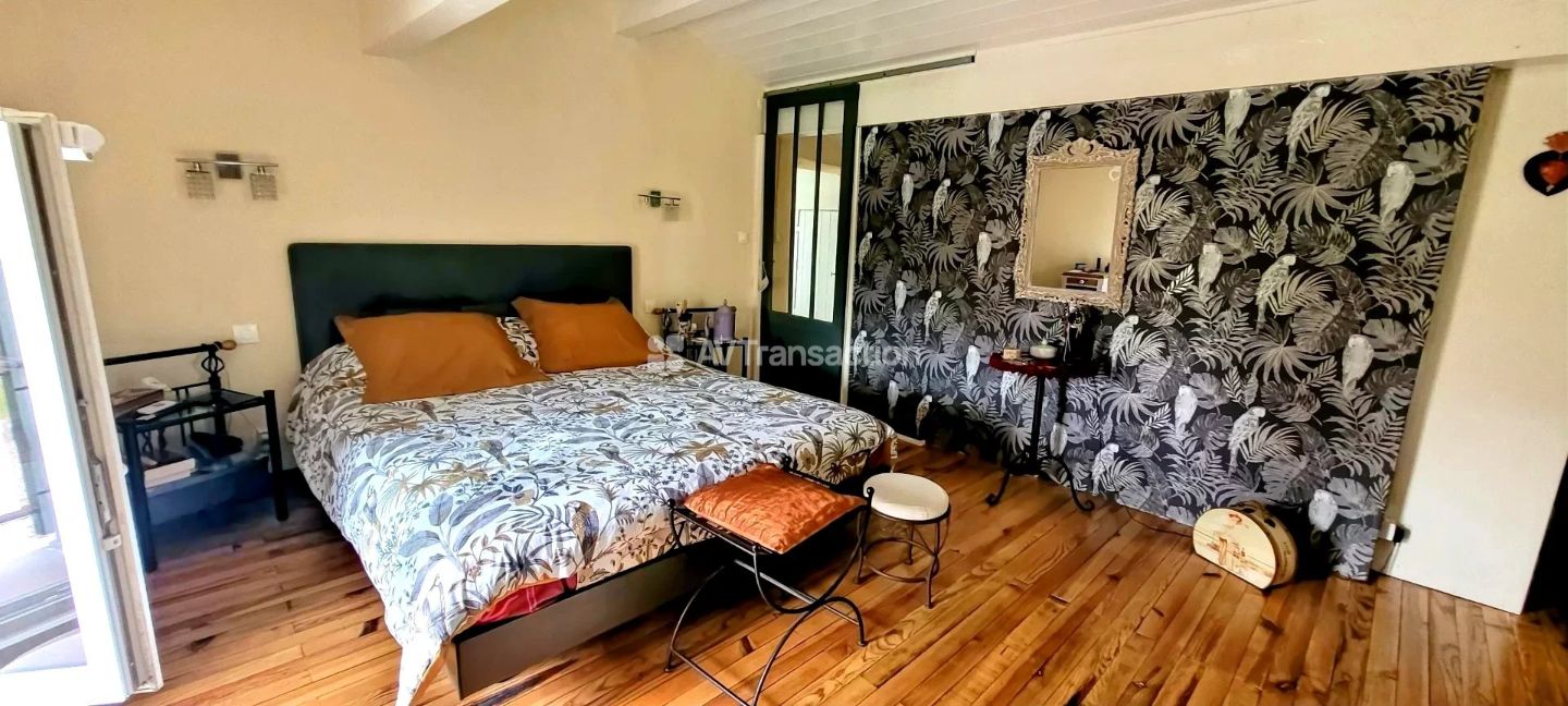 33720 GUILLOS - MAISON EN PIERRES 210M² PARC 10000M² PISCINE