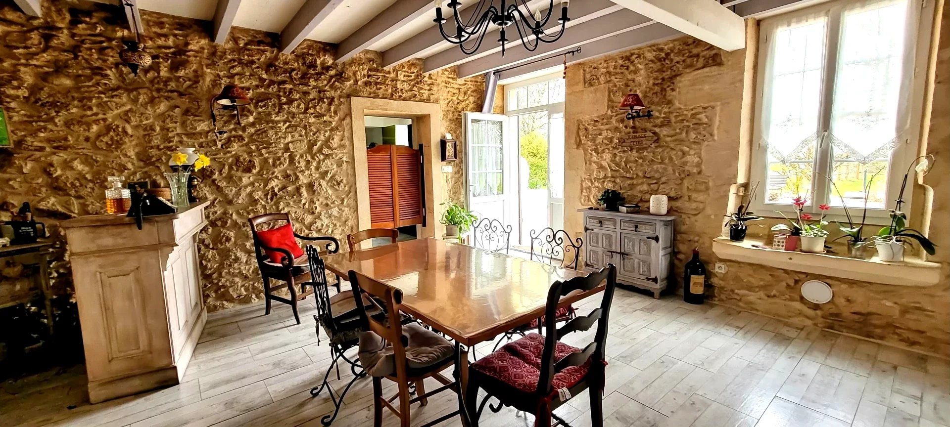 33720 GUILLOS - MAISON EN PIERRES 210M² PARC 10000M² PISCINE
