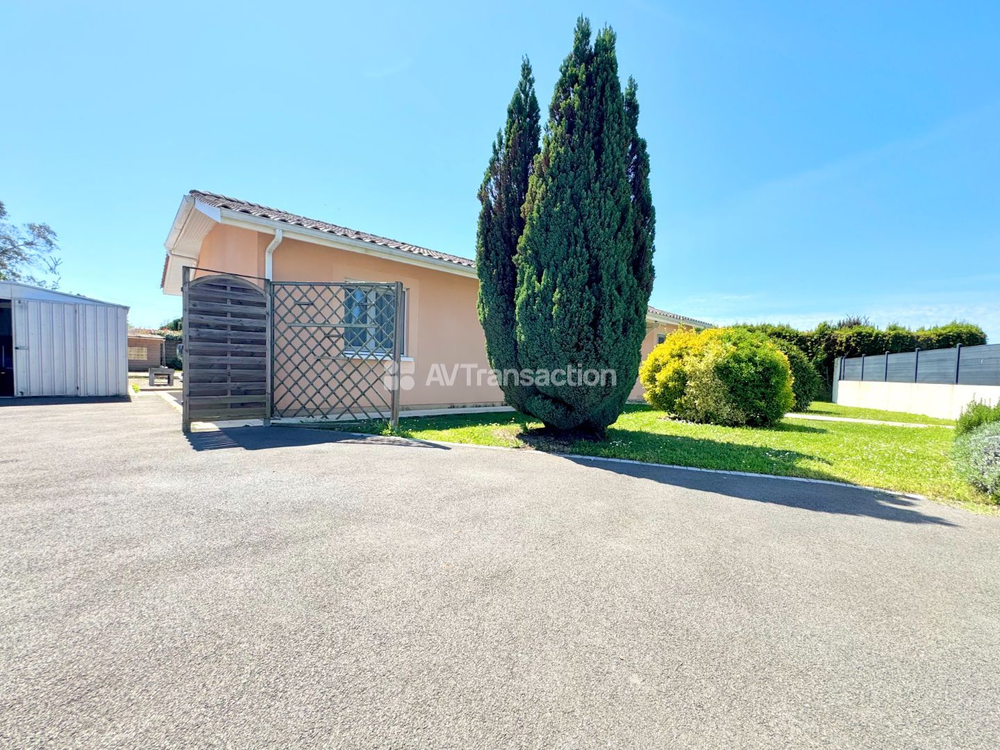  Maison plain pieds 3 chambres avec piscine au calme