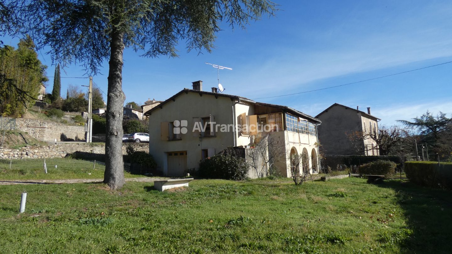 Villa deux logements et jardin 1520 m²
