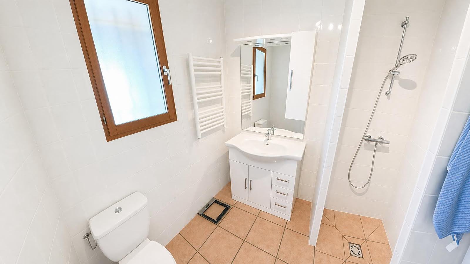 Villa avec belle vue, piscine, garage, jardin 2622 m² à Aigne