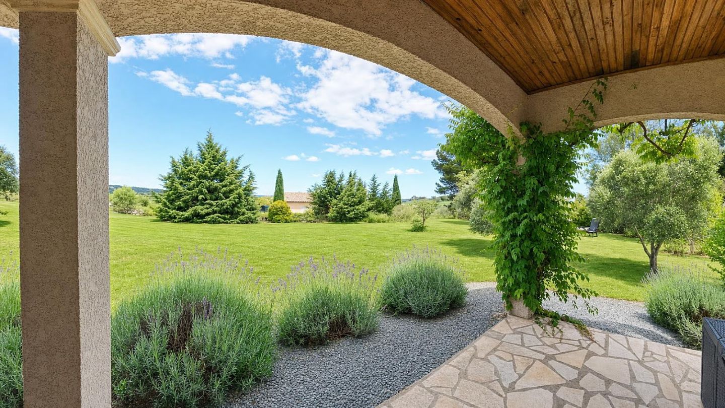 Villa avec belle vue, piscine, garage, jardin 2622 m² à Aigne