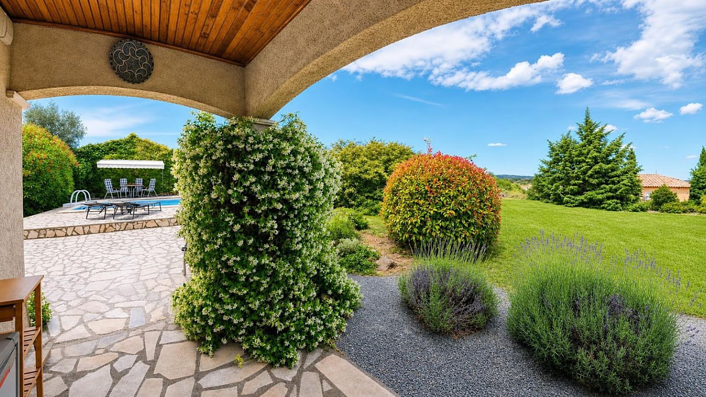 Villa avec belle vue, piscine, garage, jardin 2622 m² à Aigne