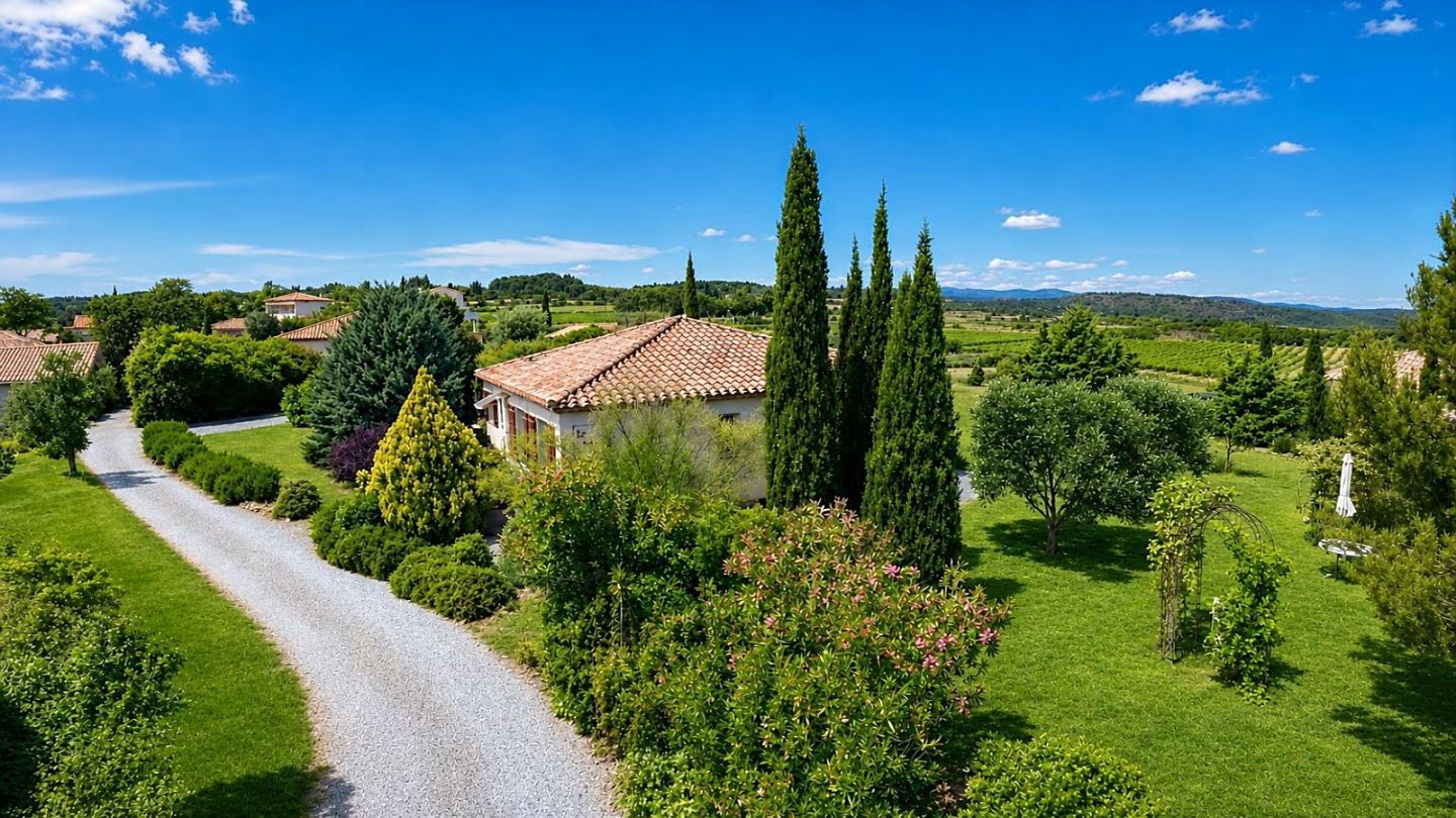 Villa avec belle vue, piscine, garage, jardin 2622 m² à Aigne