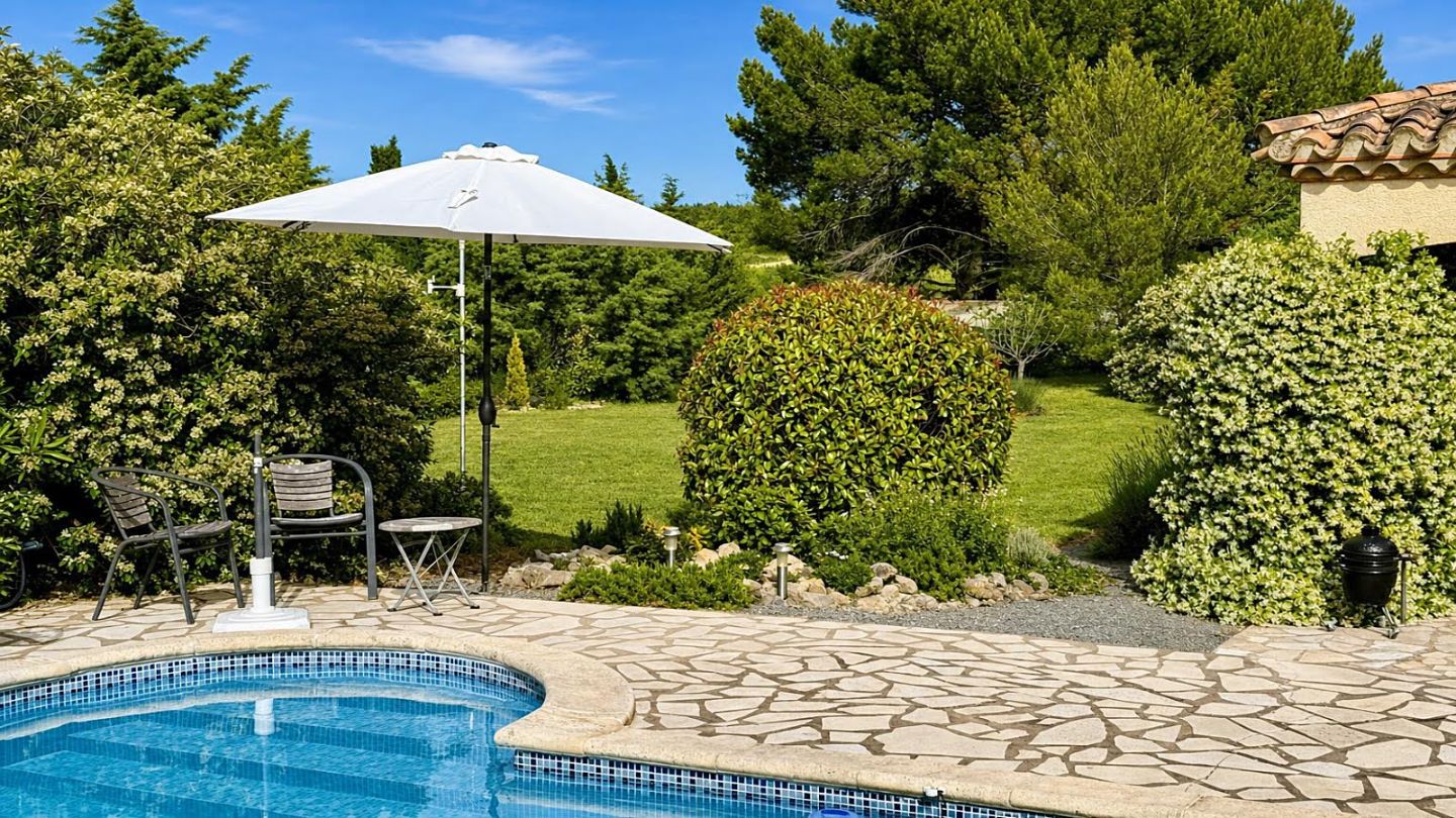 Villa avec belle vue, piscine, garage, jardin 2622 m² à Aigne