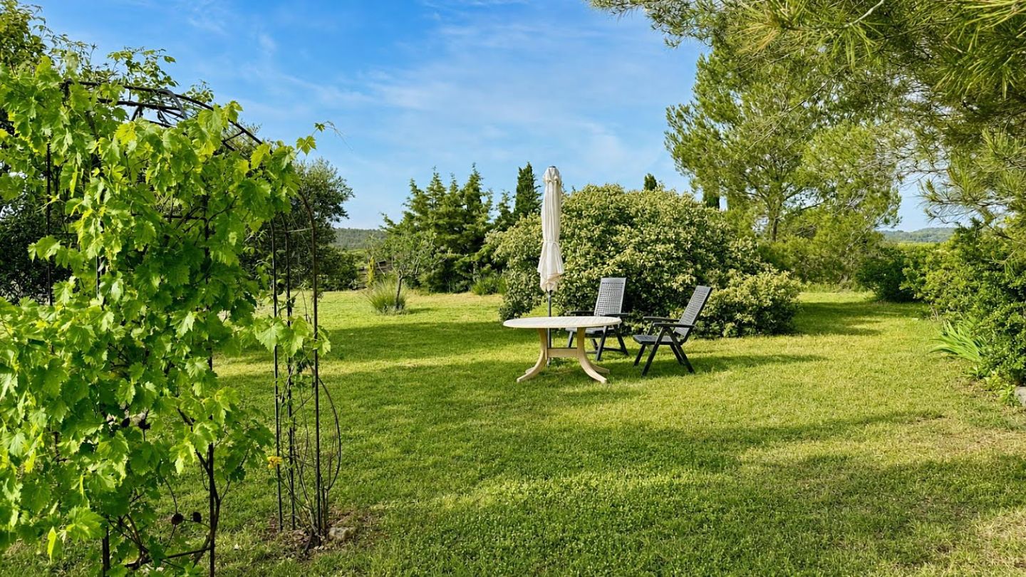 Villa avec belle vue, piscine, garage, jardin 2622 m² à Aigne