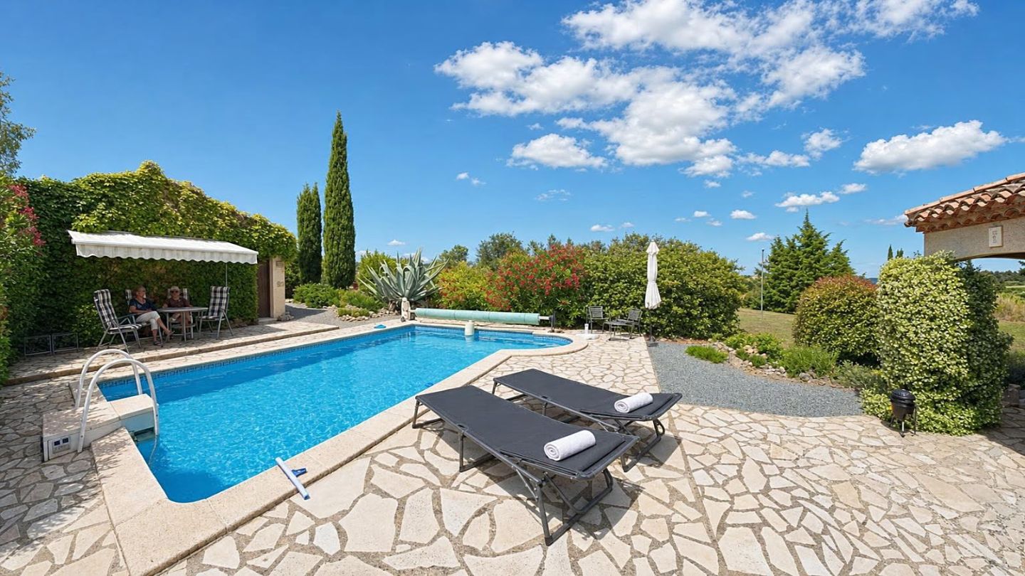 Villa avec belle vue, piscine, garage, jardin 2622 m² à Aigne