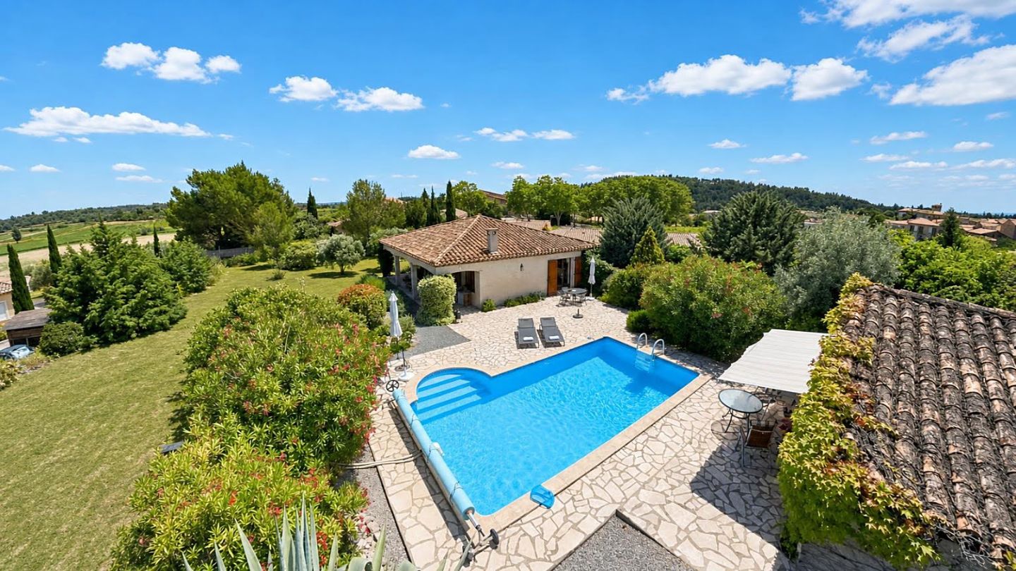 Villa avec belle vue, piscine, garage, jardin 2622 m² à Aigne