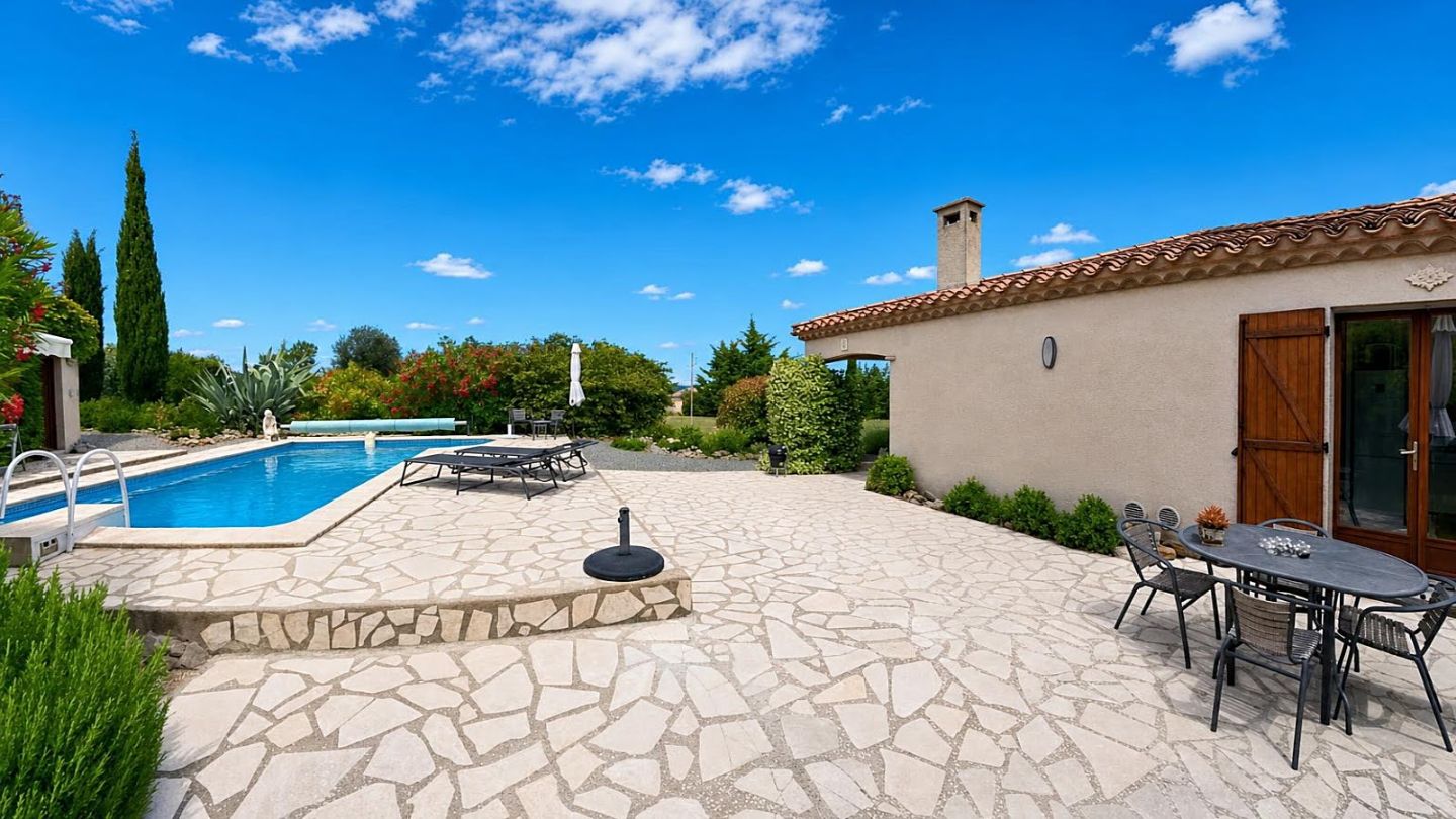 Villa avec belle vue, piscine, garage, jardin 2622 m² à Aigne