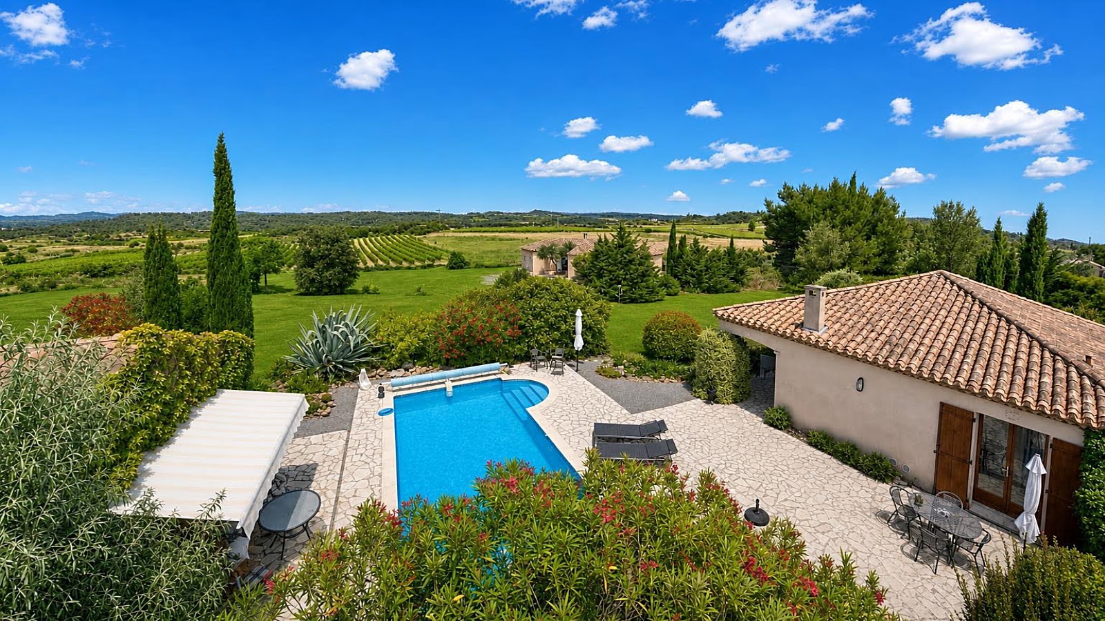 Villa avec belle vue, piscine, garage, jardin 2622 m² à Aigne