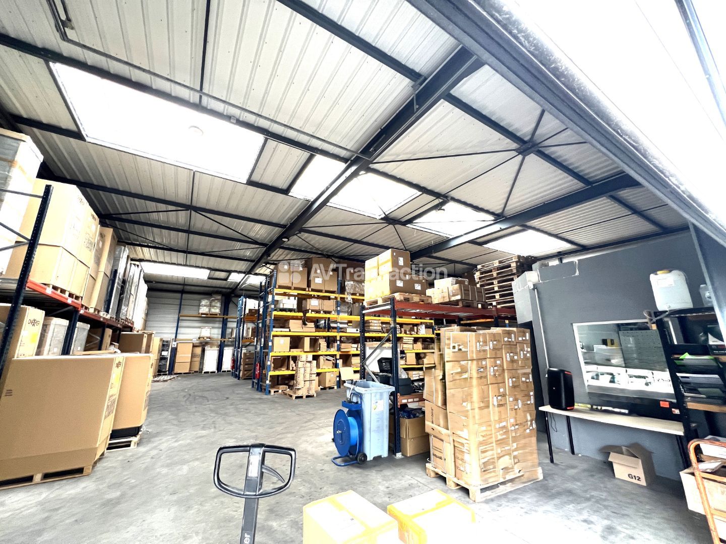 Entrepots et Bureaux à vendre  - 3 pièce(s) - 1090m2 - Evreux (27000)