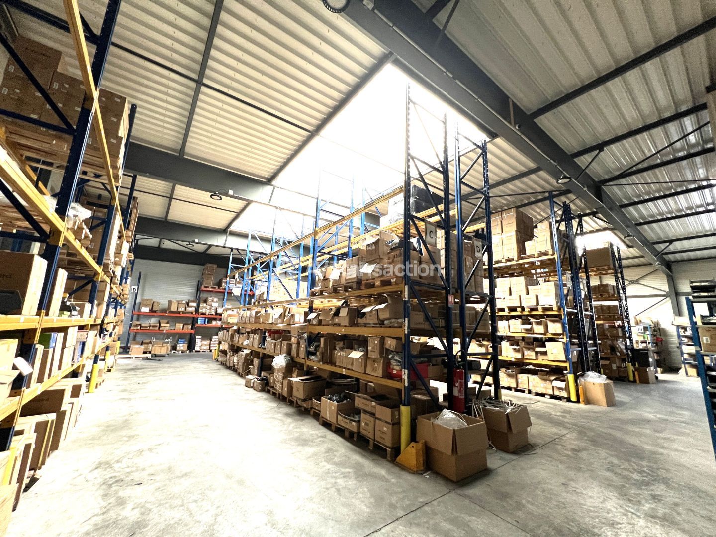 Entrepots et Bureaux à vendre  - 3 pièce(s) - 1090m2 - Evreux (27000)