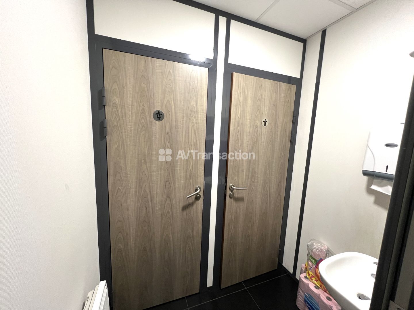 Entrepots et Bureaux à vendre  - 3 pièce(s) - 1090m2 - Evreux (27000)