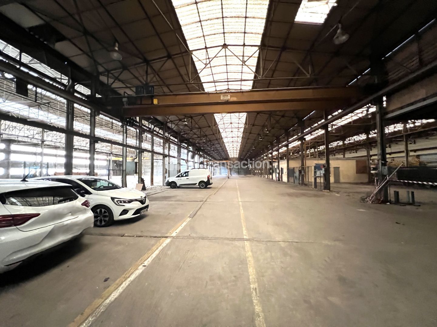 Locaux d'activité à vendre  - 8680m2 - Chaufour- Les -bonnières (78270)