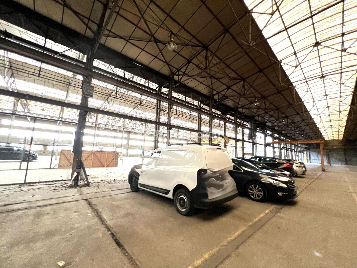 Locaux d'activité à vendre  - 8680m2 - Chaufour- Les -bonnières (78270)