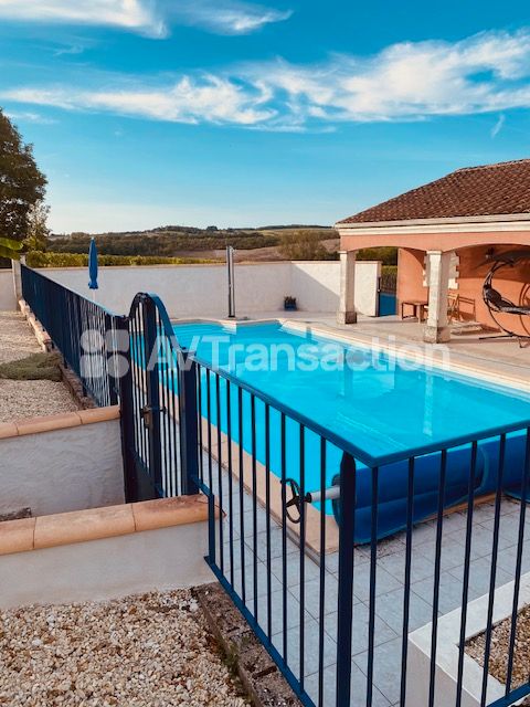 Maison à vendre  - 8 pièce(s) - 215m2 - Ladiville (16120)
