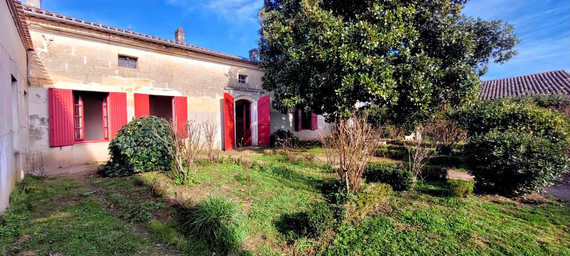 33230 ABZAC - PROPRIETE 5 CHAMBRES GRANGES 2HA TERRAIN