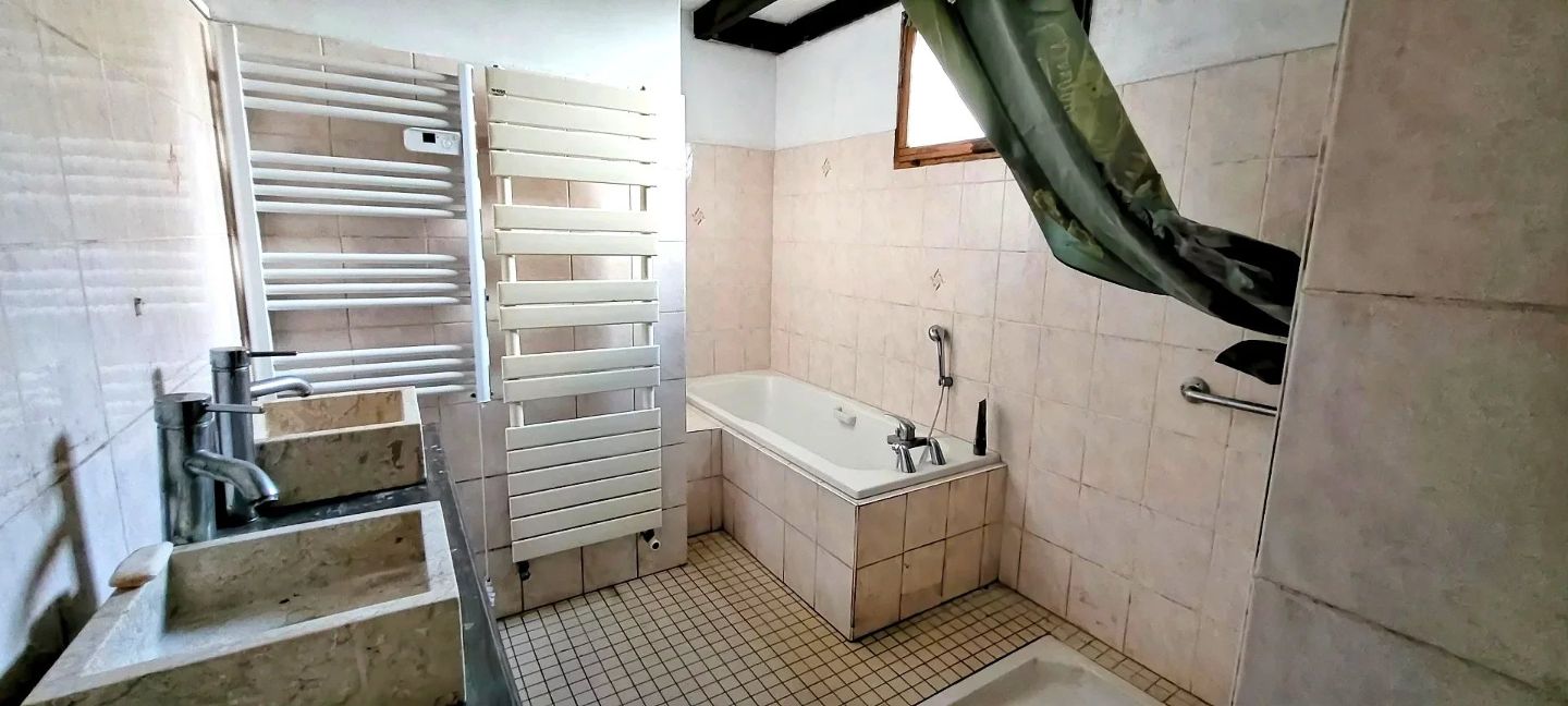 33230 ABZAC - PROPRIETE 5 CHAMBRES GRANGES 2HA TERRAIN