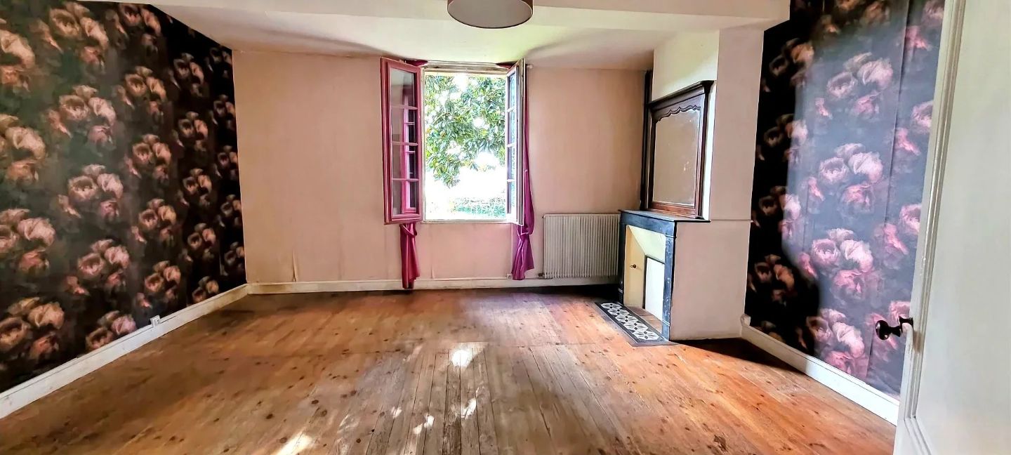 33230 ABZAC - PROPRIETE 5 CHAMBRES GRANGES 2HA TERRAIN