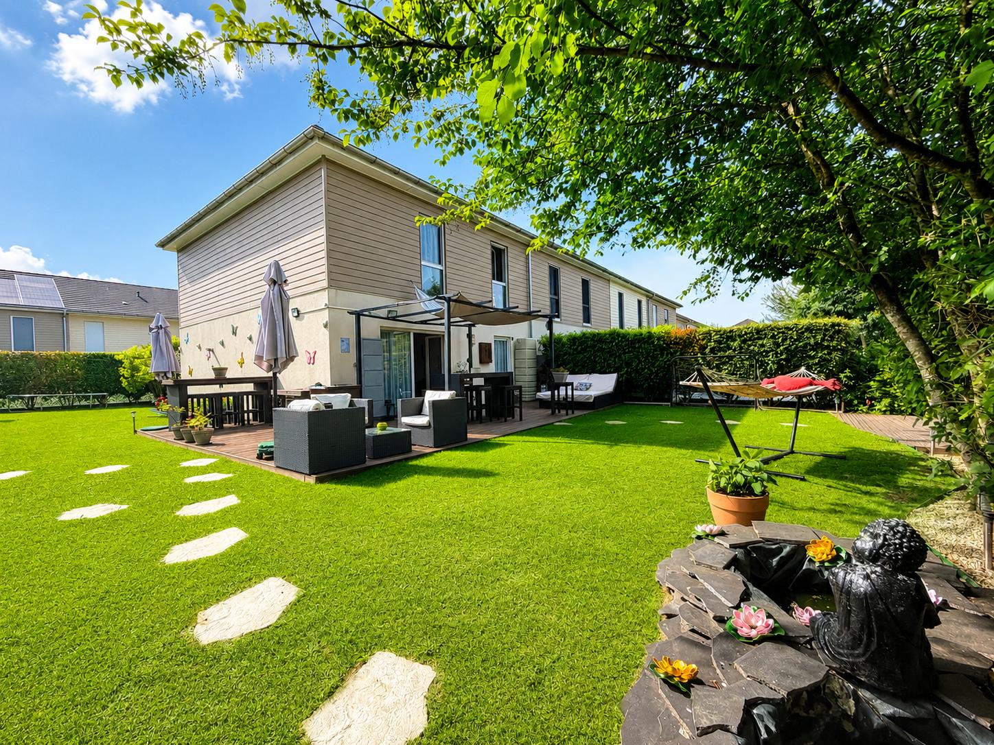 Maison familiale récente avec piscine et 377 m² de terrain