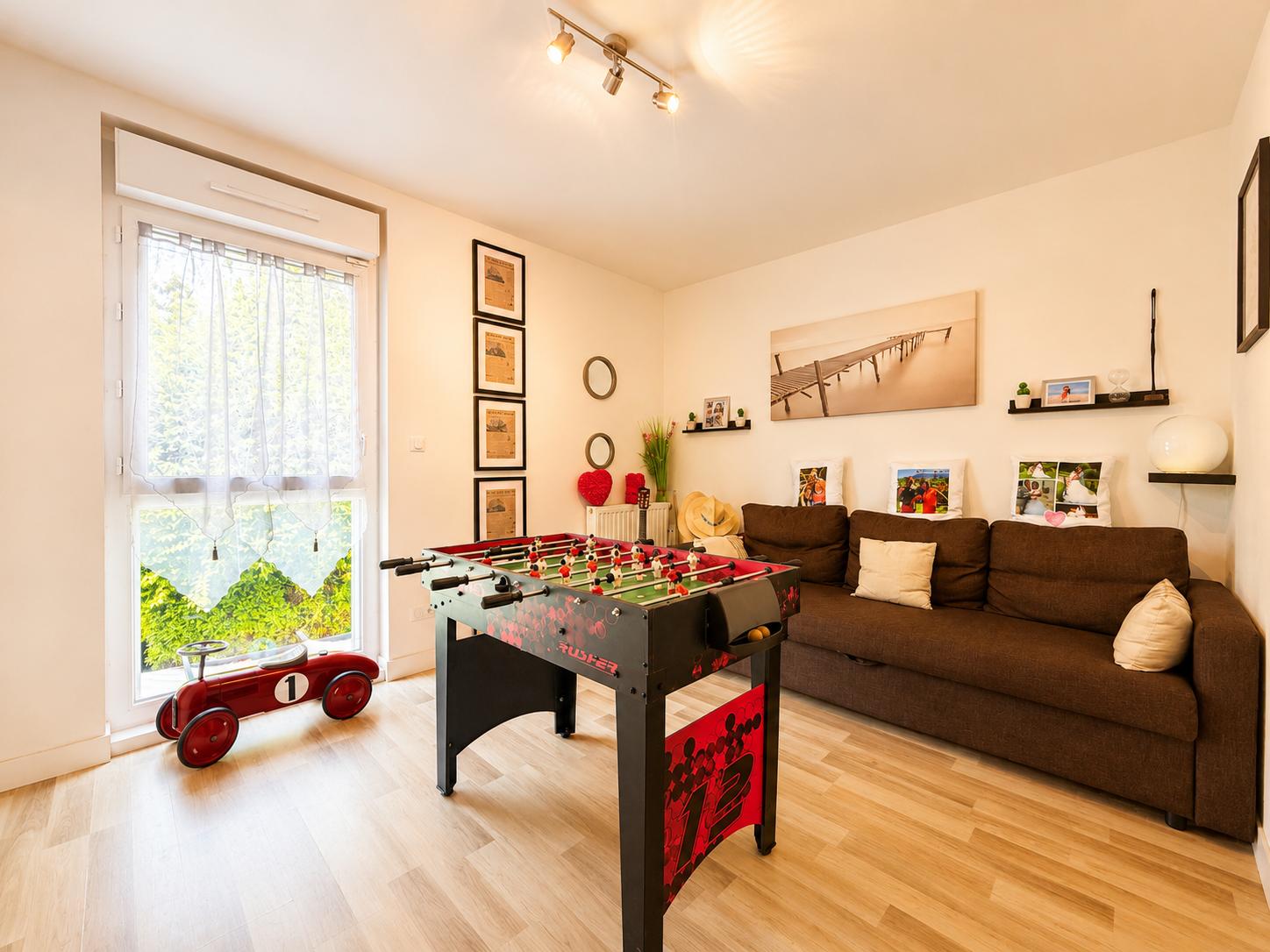 Maison familiale récente avec piscine et 377 m² de terrain