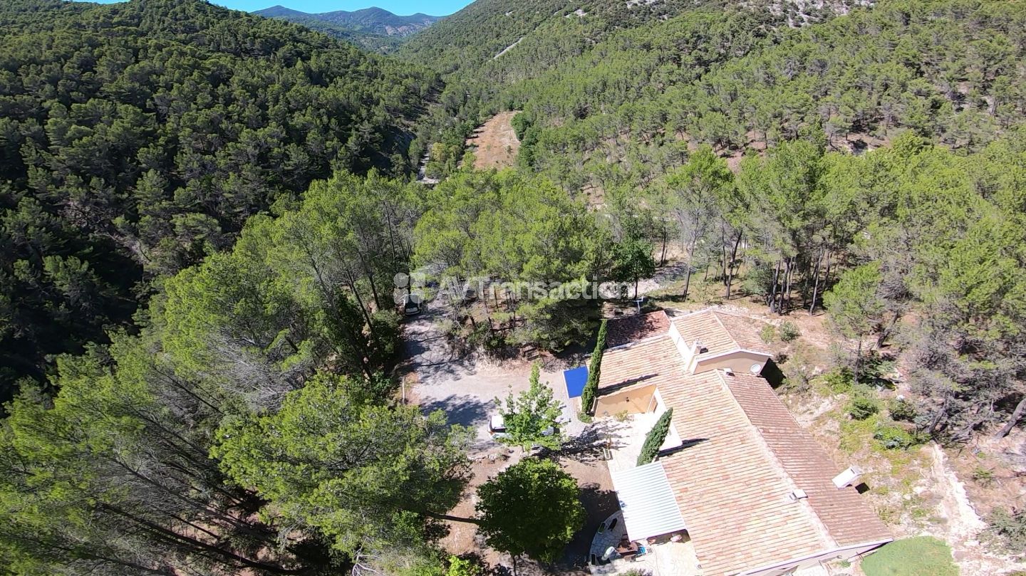 Villa provençale avec piscine & 6 ha – Proche Nyons (Drôme)