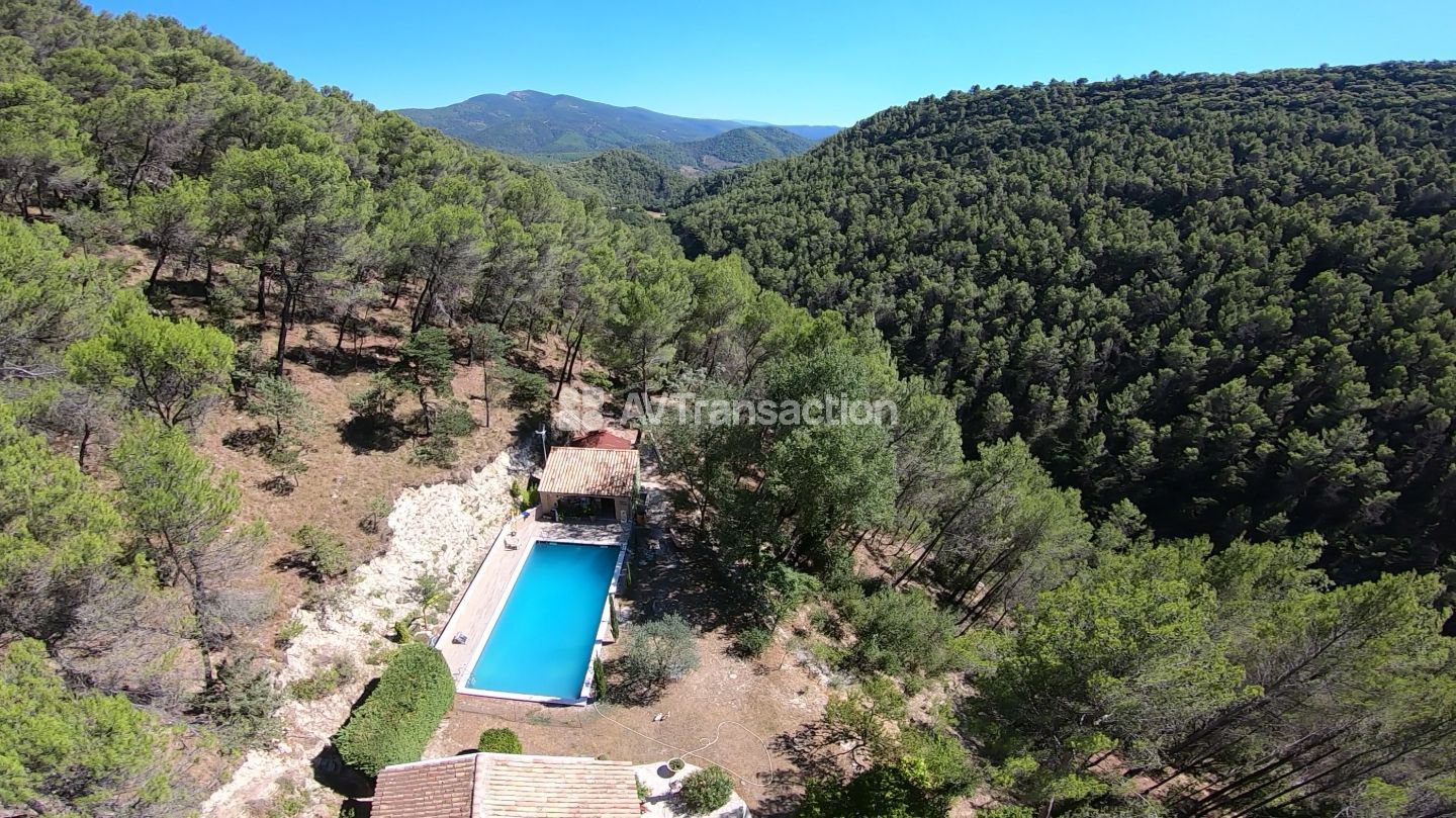 Villa provençale avec piscine & 6 ha – Proche Nyons (Drôme)