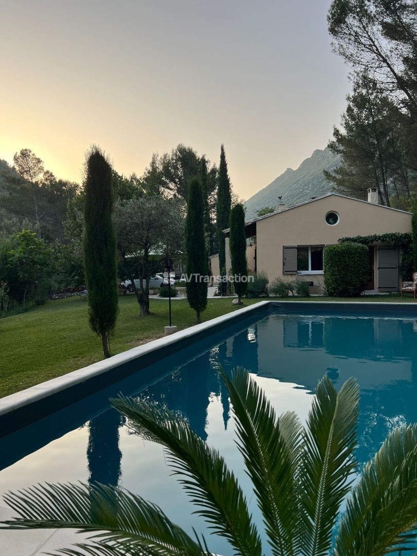 Villa provençale avec piscine & 6 ha – Proche Nyons (Drôme)