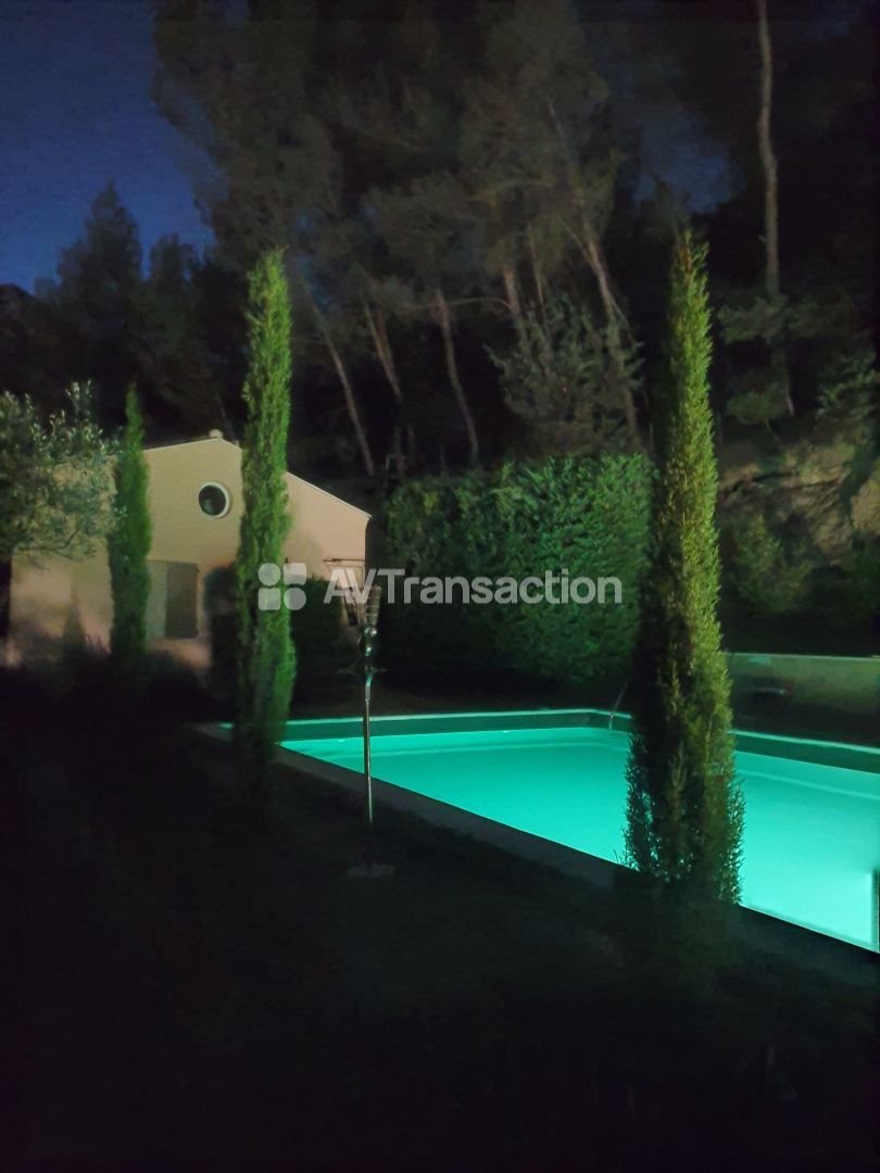 Villa provençale avec piscine & 6 ha – Proche Nyons (Drôme)