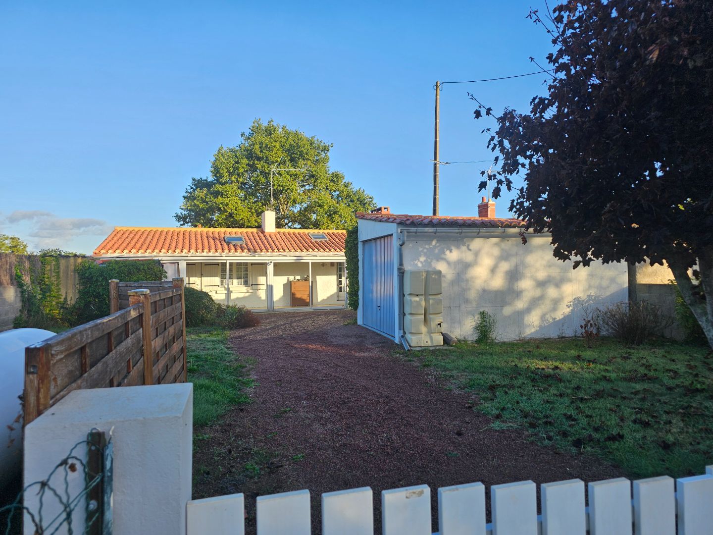 Maison ancienne avec potentiel à Soullans – 2 chambres – Terrain