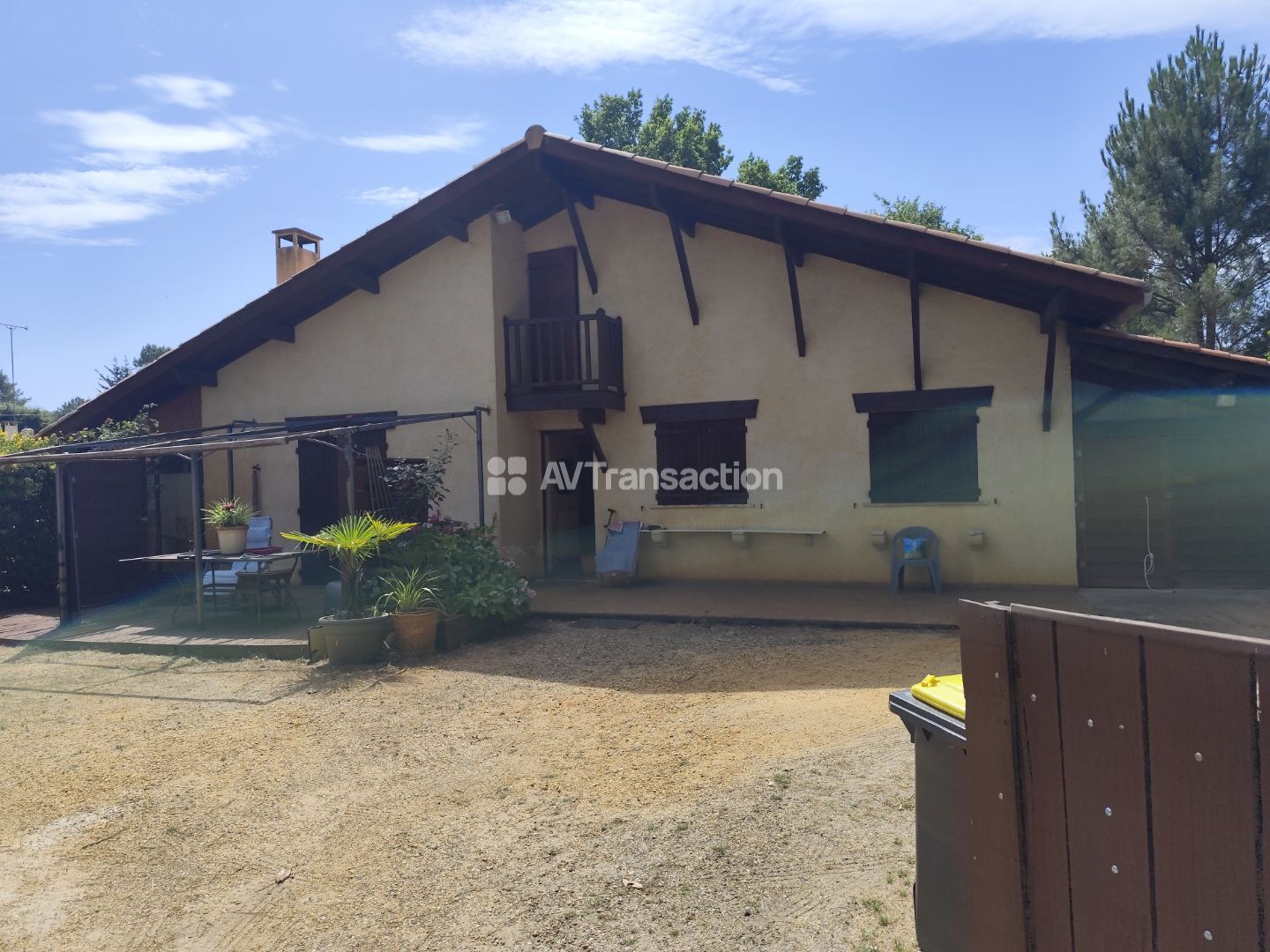 Quartier calme et recherché Maison avec piscine