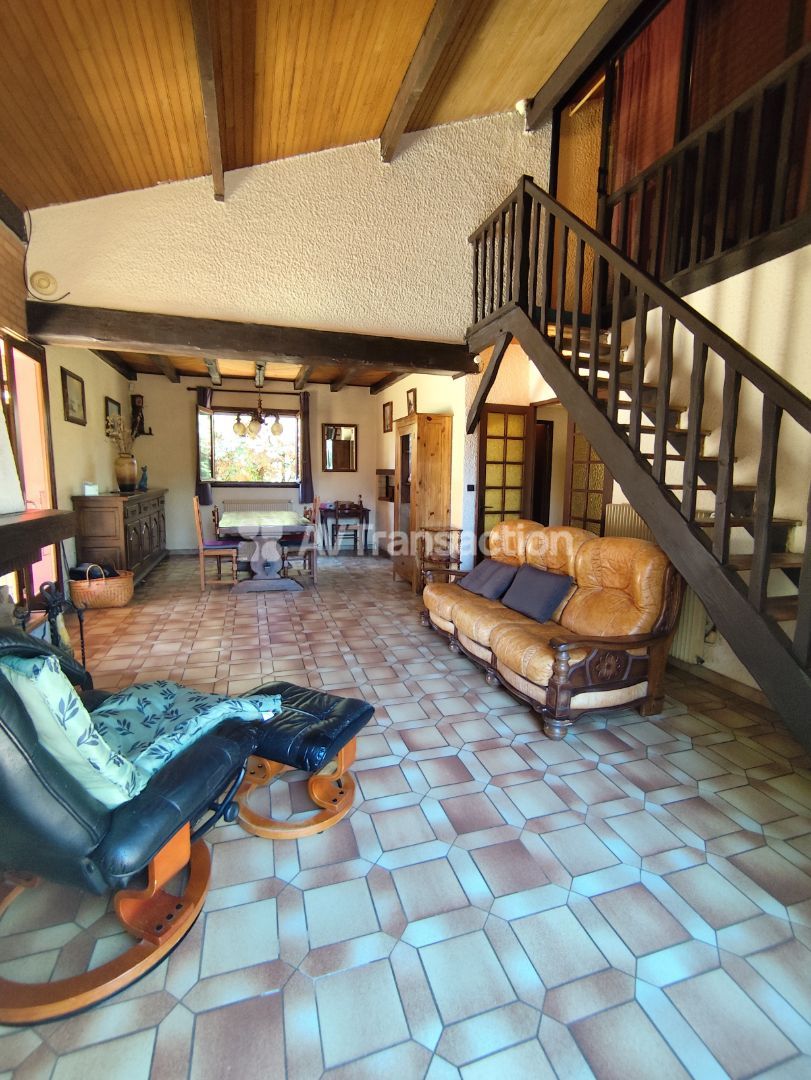 Quartier calme et recherché Maison avec piscine
