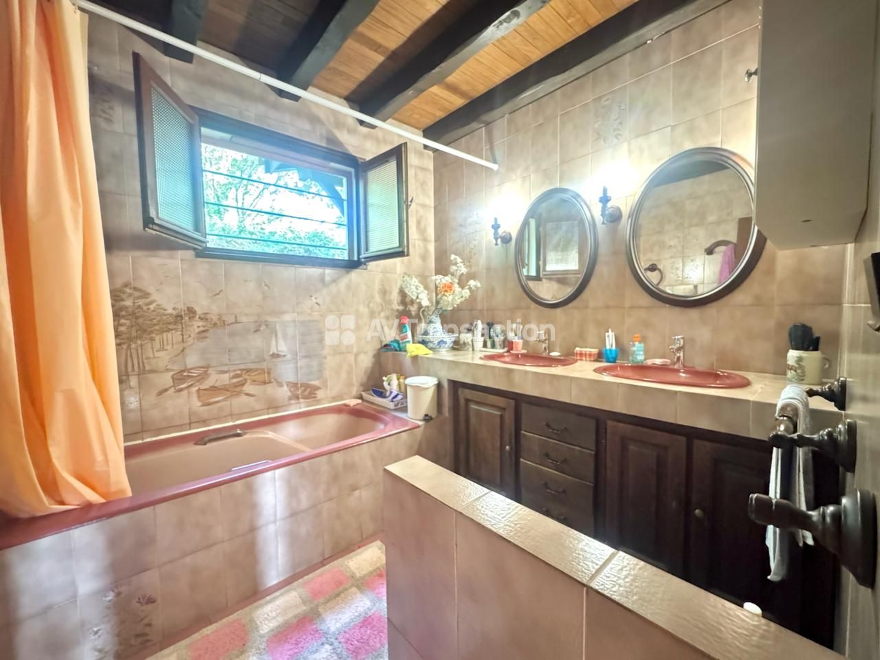 Quartier calme et recherché Maison avec piscine