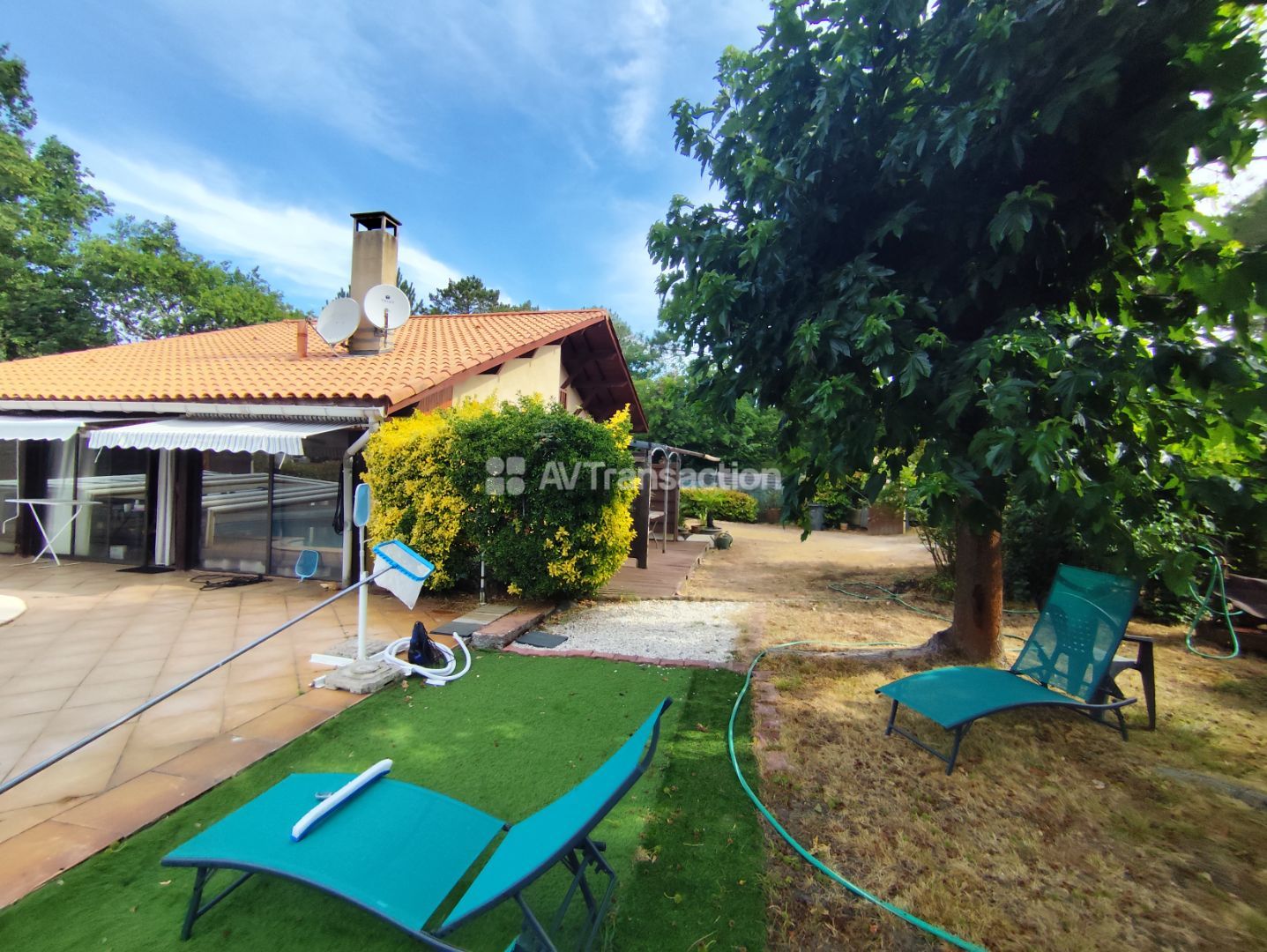 Quartier calme et recherché Maison avec piscine